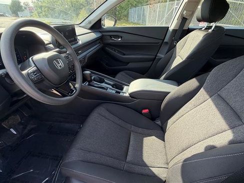 Used 2025 Honda Accord SE image 11
