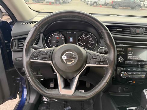 Used 2017 Nissan Rogue SV image 18