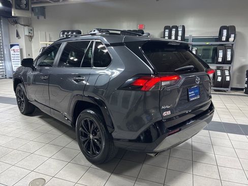 Used 2024 Toyota RAV4 SE image 3
