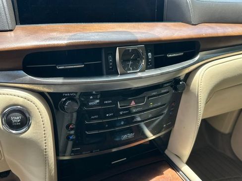 Used 2016 Lexus LX 570 4WD w/ Luxury Package image 28