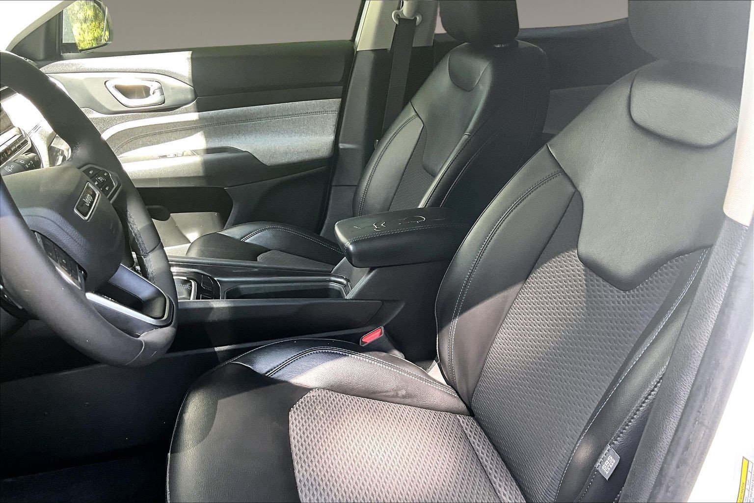 Used 2022 Jeep Compass Latitude FWD image 23