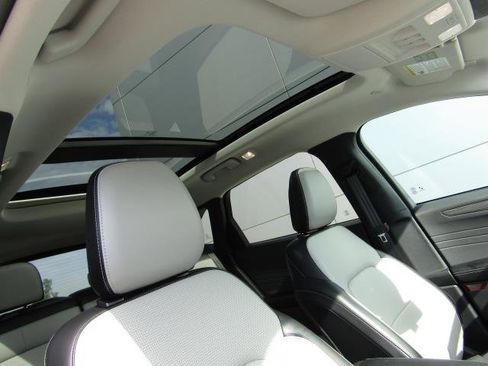 Used 2023 Ford Escape Platinum image 3