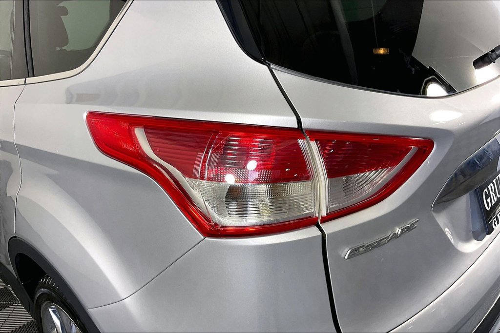Used 2016 Ford Escape SE w/ SE Chrome Package FWD image 35