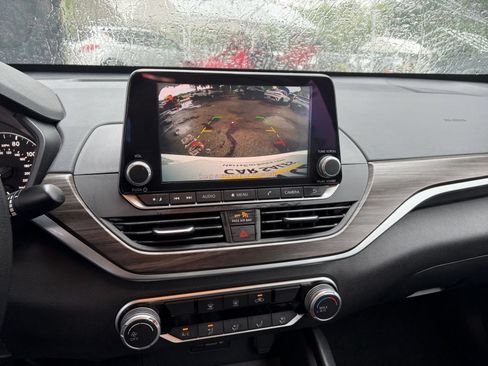 Used 2025 Nissan Altima 2.5 SV FWD image 17