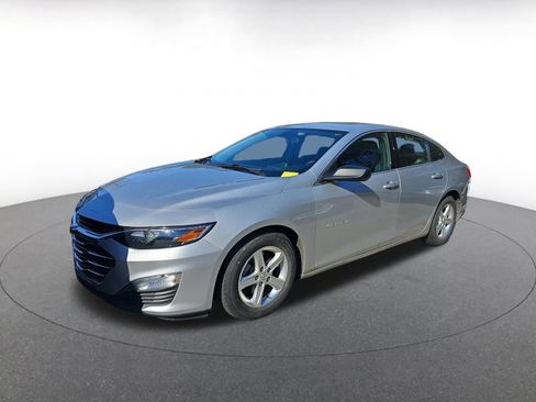 Used 2022 Chevrolet Malibu LS image 2