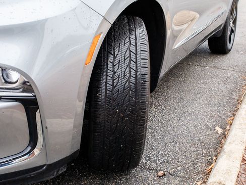 Used 2023 Buick Enclave Essence w/ Experience Buick Package image 9