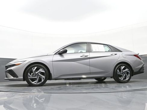 Certified 2025 Hyundai Elantra Sport image 44