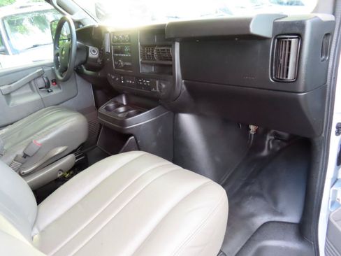 Used 2018 Chevrolet Express 2500 w/ Driver Convenience Package RWD image 16