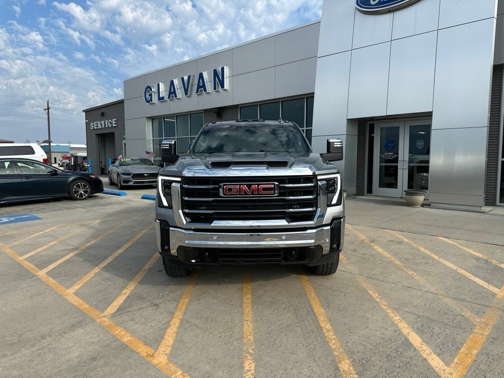 Used 2025 GMC Sierra 3500 SLT w/ SLT Premium Package AWD/4WD image 2
