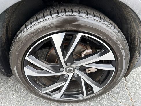 Used 2022 Volvo XC40 T5 R-Design w/ Advanced Package image 12