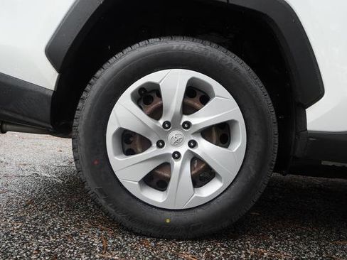 Used 2019 Toyota RAV4 LE image 13