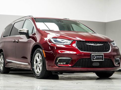 Used 2023 Chrysler Pacifica Limited image 4