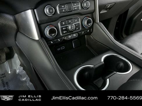 Used 2025 Chevrolet Suburban LT image 17