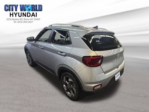 Used 2022 Hyundai Venue SEL w/ Cargo Package FWD image 3