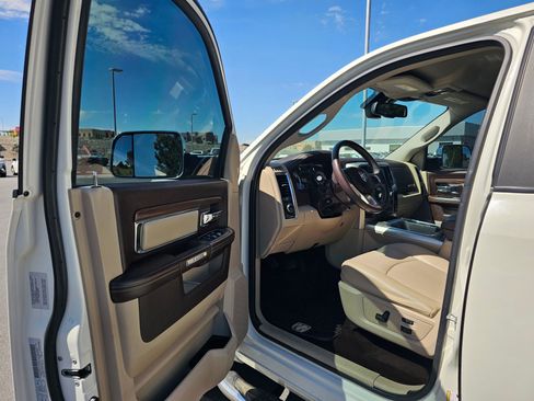 Used 2017 RAM 1500 Laramie w/ Convenience Group AWD/4WD image 18