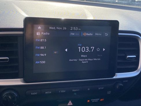 Used 2023 Hyundai Venue SEL image 19