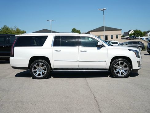 Used 2019 Cadillac Escalade ESV Luxury AWD/4WD image 4