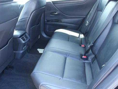 Used 2025 Lexus ES 300h w/ Premium Package FWD image 31