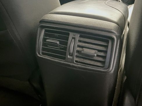 Used 2020 Nissan Rogue SV image 15