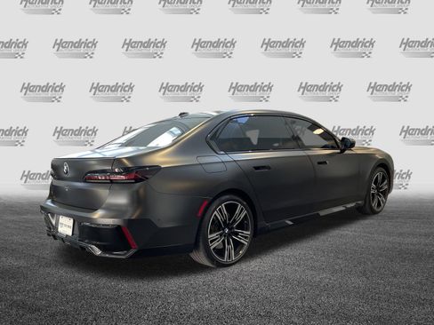 Used 2023 BMW 740i RWD image 10