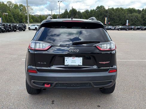 Used 2019 Jeep Cherokee Trailhawk AWD/4WD image 4