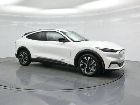 New 2026 Ford Mustang Mach-E Select RWD image 21