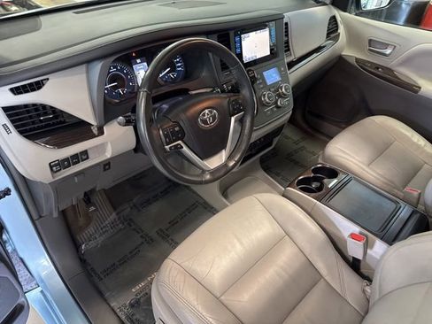Used 2017 Toyota Sienna XLE w/ XLE Navigation Package FWD image 43