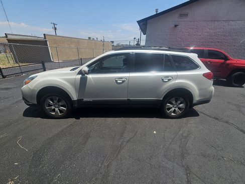 Used 2011 Subaru Outback 2.5i Premium AWD/4WD image 2