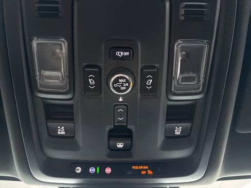 Used 2025 GMC Yukon Denali w/ Sun & Power Step Package image 29