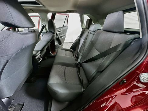 Used 2019 Toyota RAV4 XLE w/ Convenience Package FWD image 14