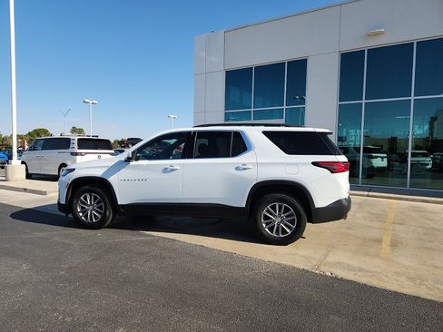Used 2023 Chevrolet Traverse LT image 4