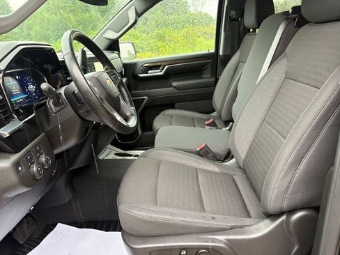 Used 2025 Chevrolet Silverado 1500 LT AWD/4WD image 17