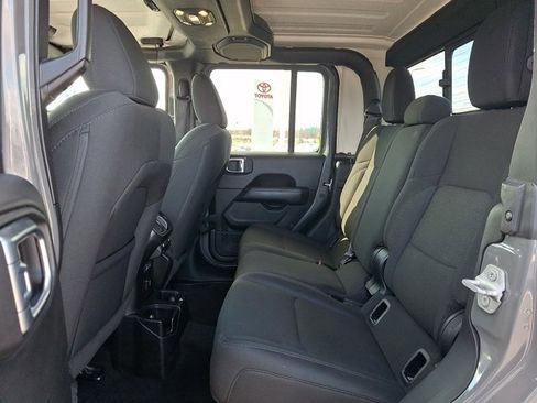 Used 2020 Jeep Gladiator Overland w/ Safety Group image 10