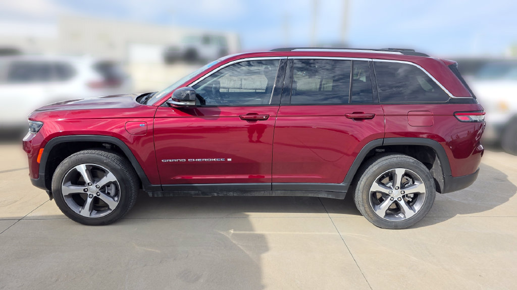 Used 2023 Jeep Grand Cherokee 4WD 4xe w/ Luxury Tech Group II image 2