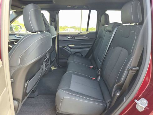 Used 2025 Jeep Grand Cherokee Laredo X w/ Luxury Tech Group I AWD/4WD image 14