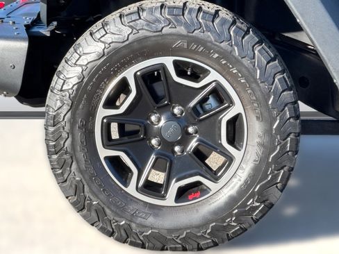 Used 2017 Jeep Wrangler Unlimited Rubicon image 11