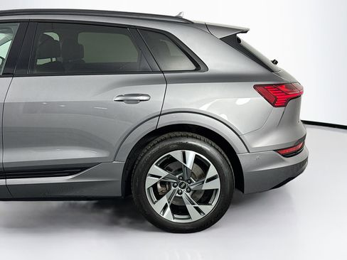 Used 2021 Audi e-tron Premium AWD/4WD image 40
