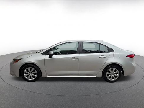 Used 2025 Toyota Corolla LE FWD image 9