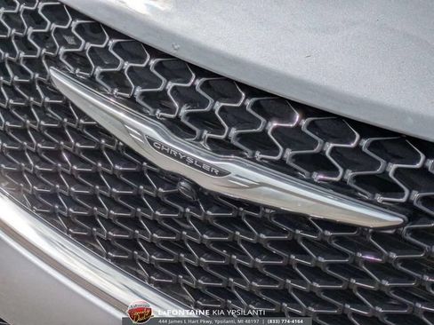 Used 2021 Chrysler Pacifica Limited AWD/4WD image 9