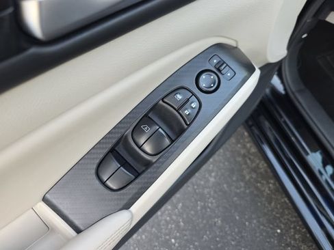 Used 2025 Nissan Altima 2.5 SV FWD image 14