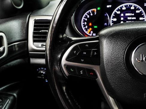 Used 2021 Jeep Grand Cherokee Laredo image 34