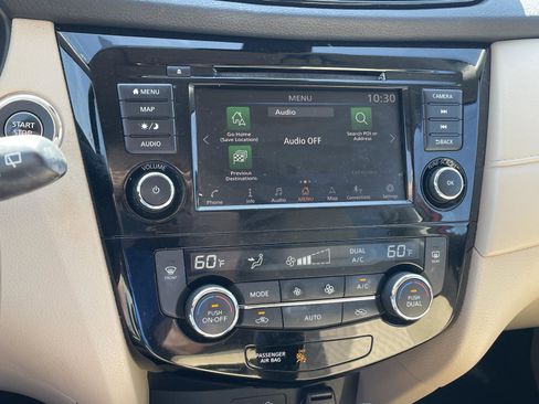 Used 2019 Nissan Rogue SV w/ Premium Package FWD image 8