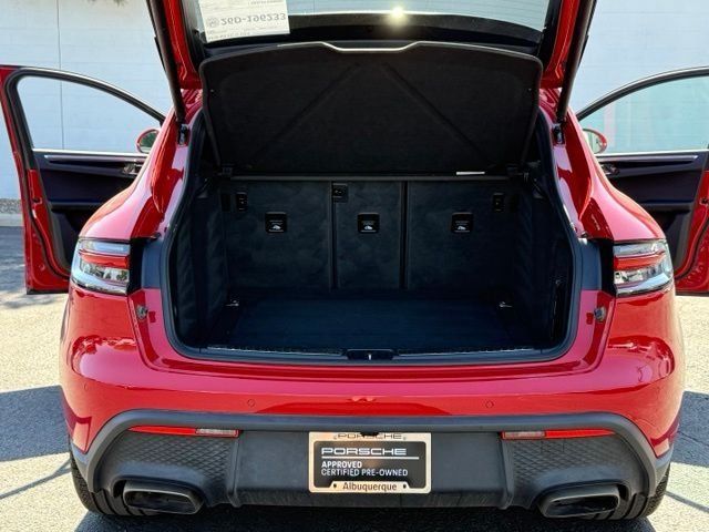 Used 2025 Porsche Macan AWD/4WD image 25