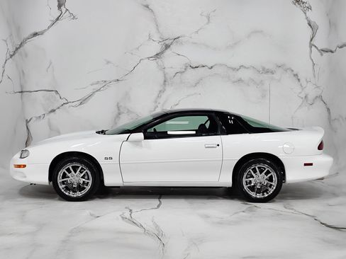 Used 2000 Chevrolet Camaro Z28 w/ SS Performance/Appearance Pkg image 11