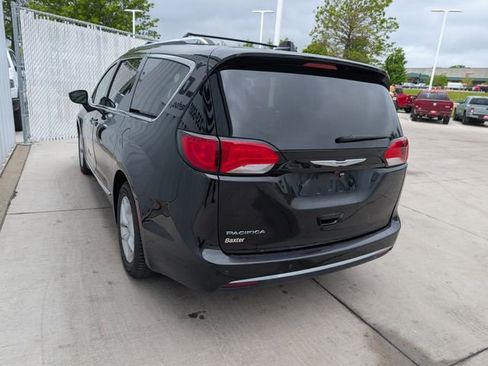Used 2018 Chrysler Pacifica Touring-L Plus w/ Tire & Wheel Group FWD image 14