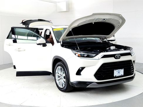 Used 2024 Toyota Grand Highlander Platinum image 9