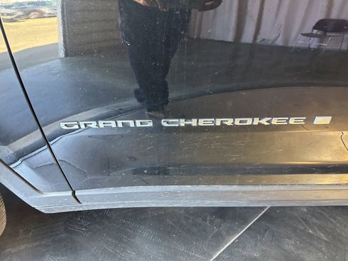 Used 2022 Jeep Grand Cherokee L Limited AWD/4WD image 9