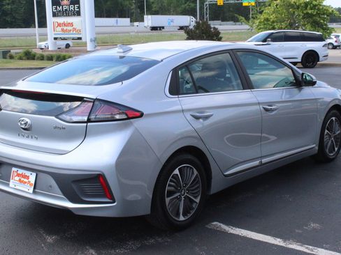 Used 2022 Hyundai Ioniq Limited FWD image 6