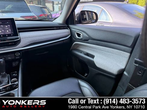 Used 2022 Jeep Compass Latitude AWD/4WD image 36