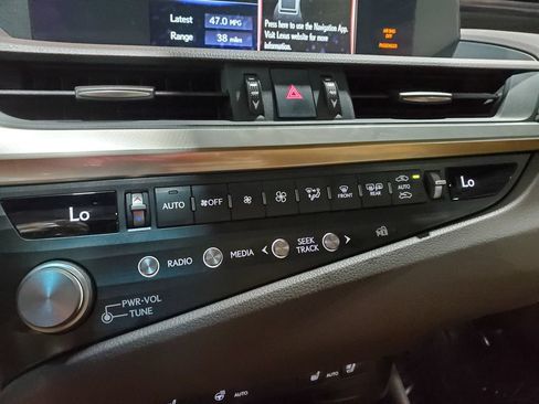 Used 2021 Lexus ES 300h w/ Premium Package FWD image 31